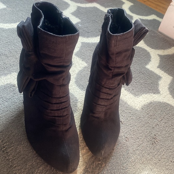 Mossimo Heeled Ankle Booties - Picture 10 of 12